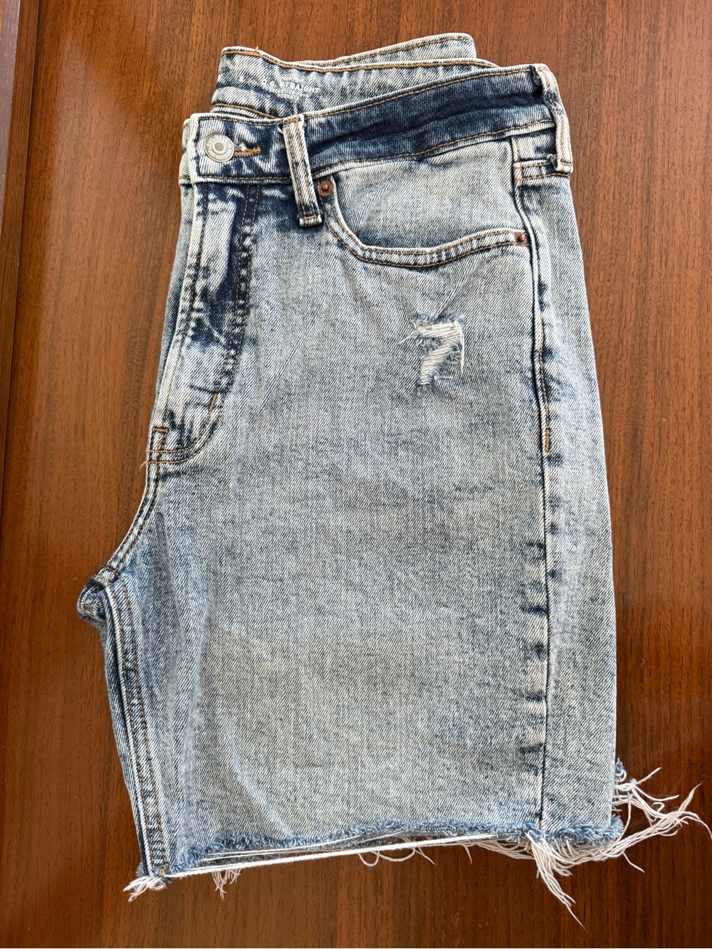 Old Navy Women’s Light Wash Distressed Denim Shorts